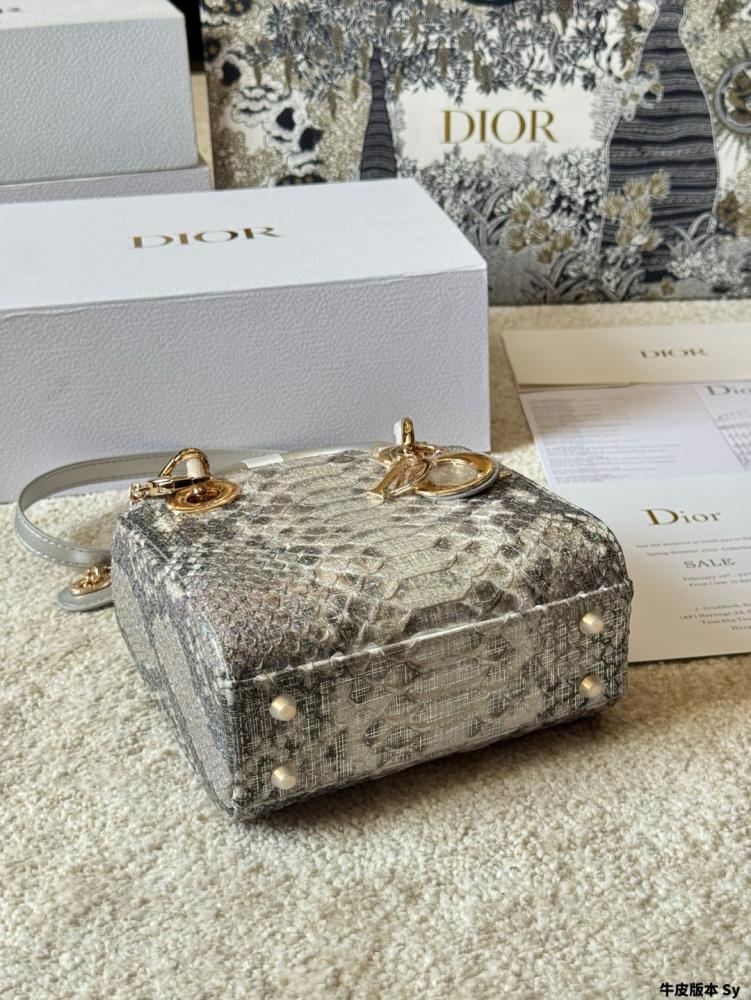 شنطة ليدي ديور 17cm Lady Dior (متوفرة بعدة الوان)