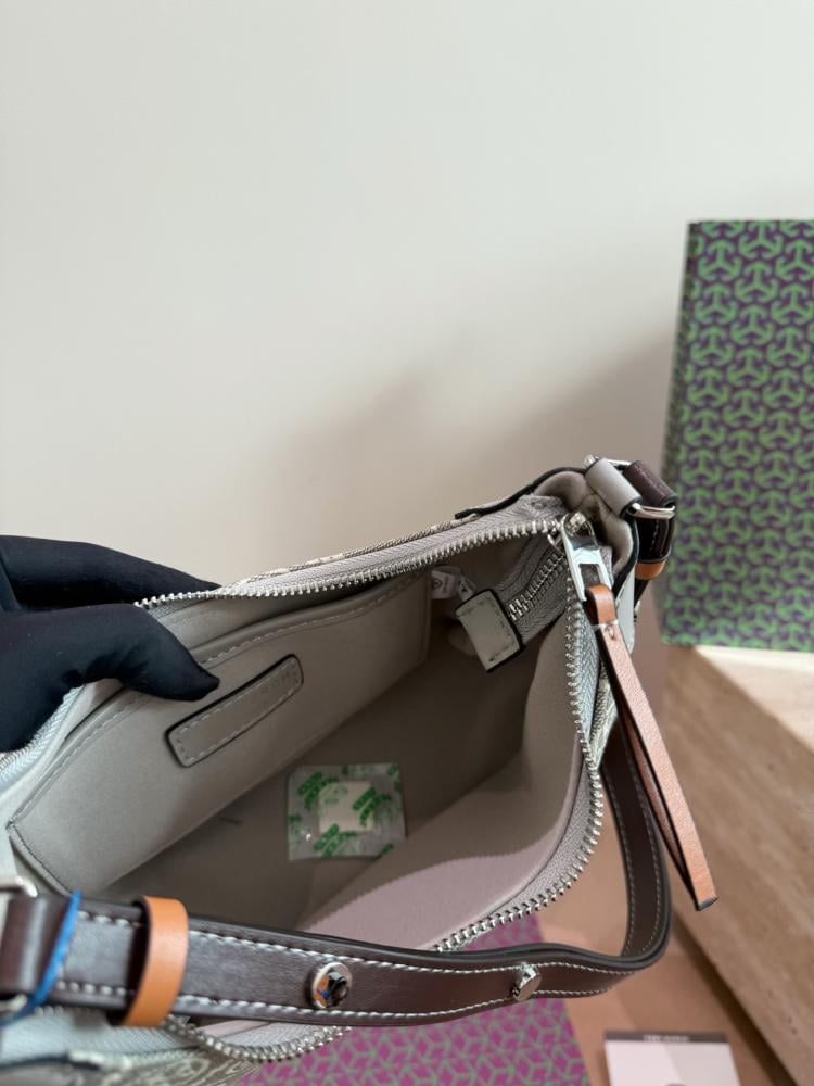 شنطة توري بورش T Monogram Hobo