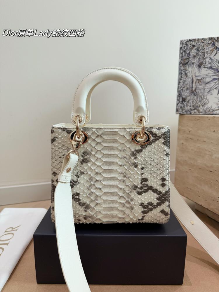 شنطة ديور ليدي ديور | Lady Dior (متوفرة بحجمين)
