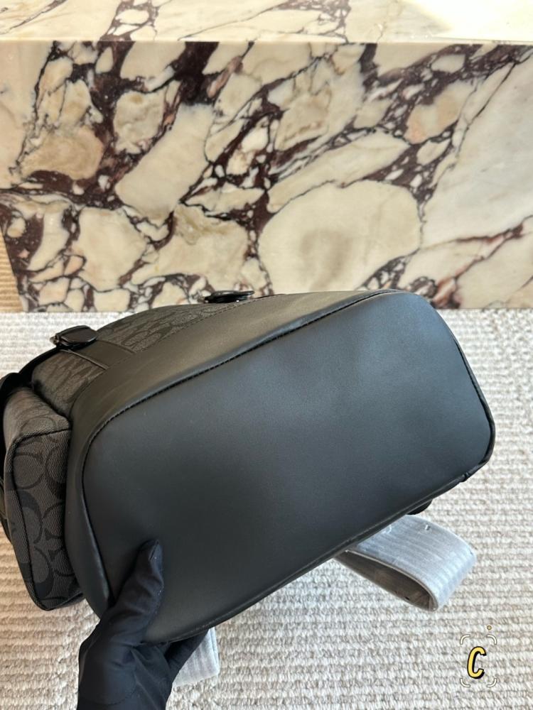 شنطة ظهر كوتش هيتش باك باك | Hitch Backpack