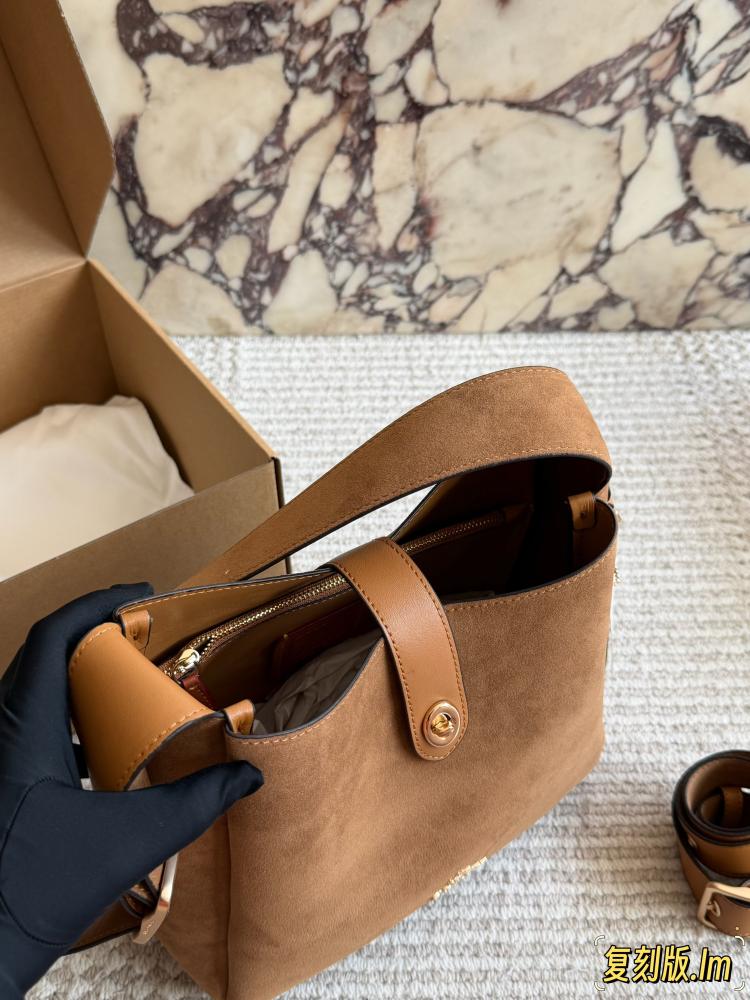 شنطة كوتش هادلي تيرنلوك توت | Hadley Turnlock Tote