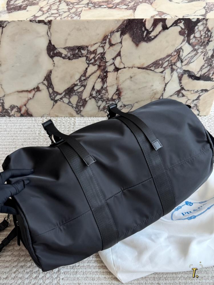 شنطة برادا 47 سم دفل ري-نايلون وسافيانو ليذر | Re-Nylon and Saffiano Leather Duffle