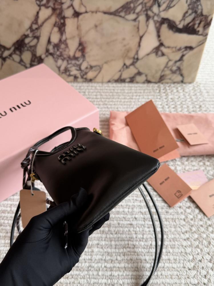 شنطة ميو ميو miu miu lvy mini (متوفرة بعدة الوان)