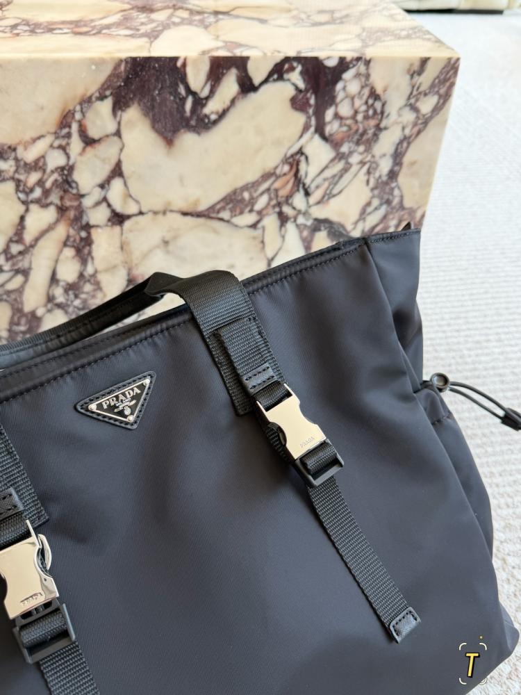 شنطة برادا ري-نايلون توت | Re-Nylon Tote