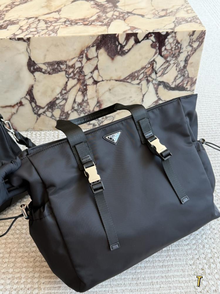شنطة برادا ري-نايلون توت | Re-Nylon Tote