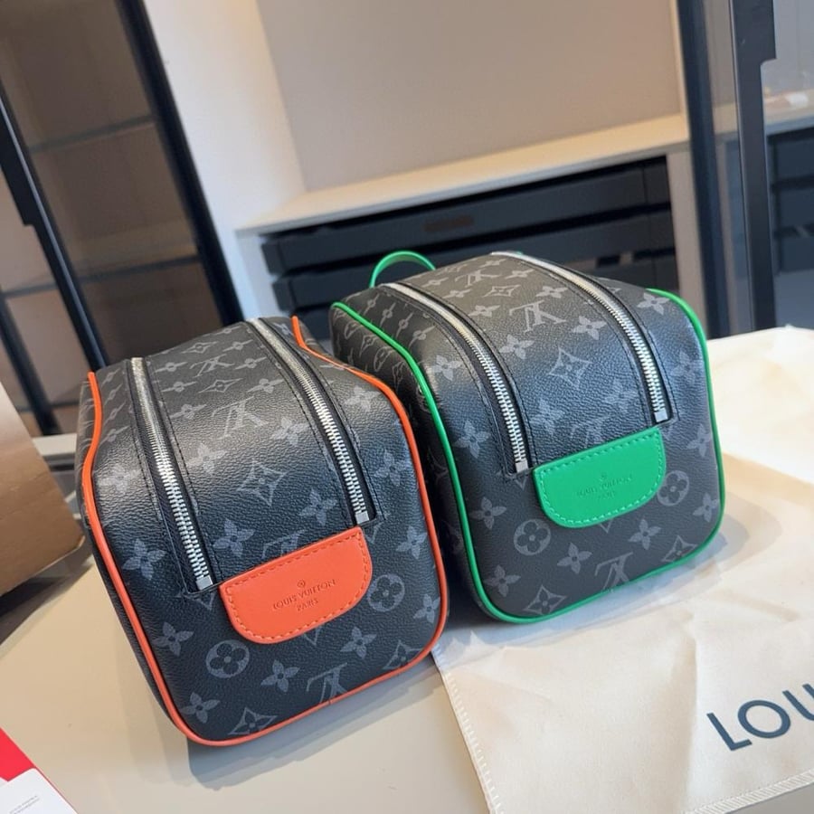 شنطة لويس فيتون Locker Dopp (متوفرة بعدة الوان)
