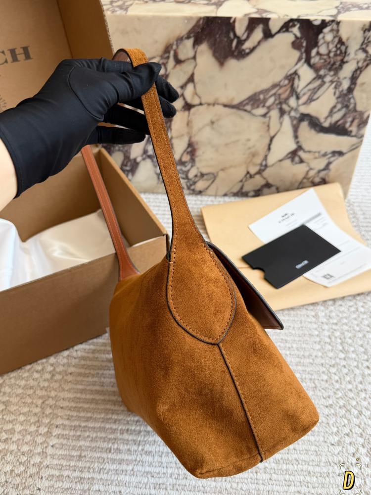 شنطة كوتش تشيلسي شولدر 30 | Chelsea Shoulder Bag 30