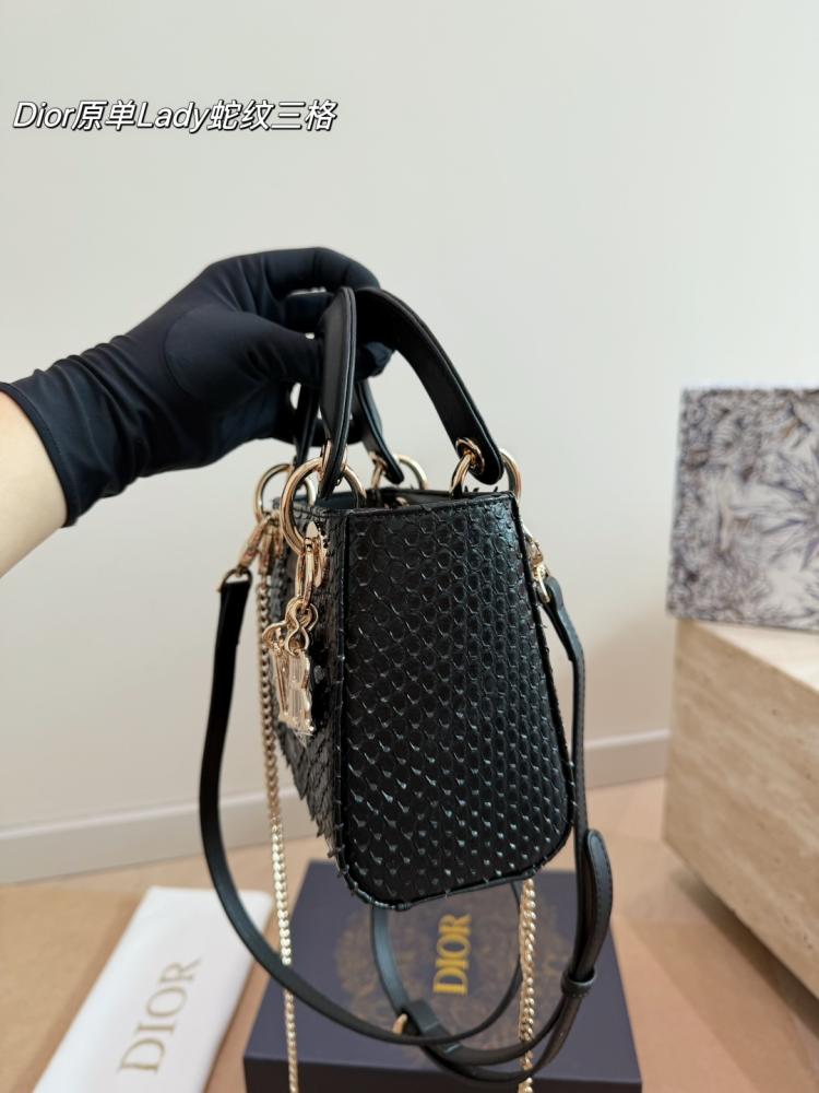 شنطة ديور  ليدي ديور | Lady Dior (متوفرة بحجمين)