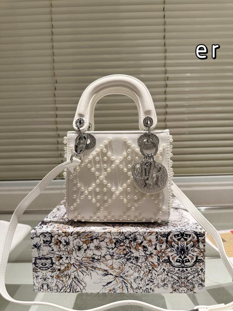 شنطة ليدي ديور 17cm Lady Dior (متوفرة بعدة الوان)