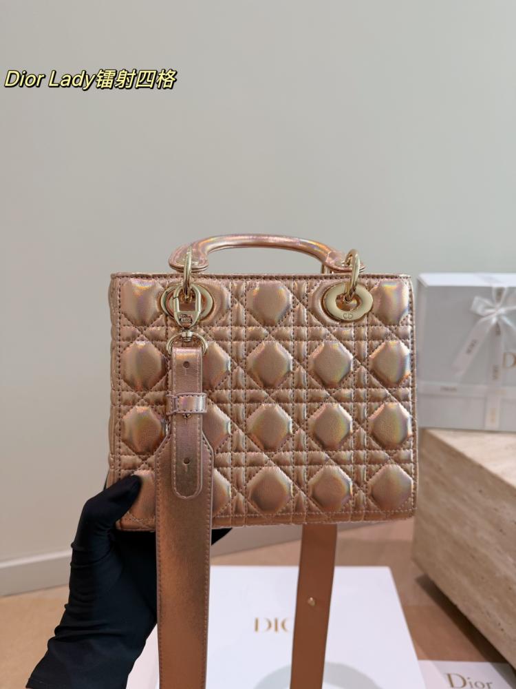 شنطة ديور ليدي ديور | Lady Dior (متوفرة بحجمين)