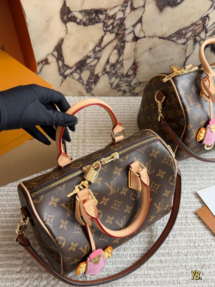 شنطة لويس فيتون سبيدي باندوليير | Speedy Bandoulière (متوفرة بلونين وحجمين)