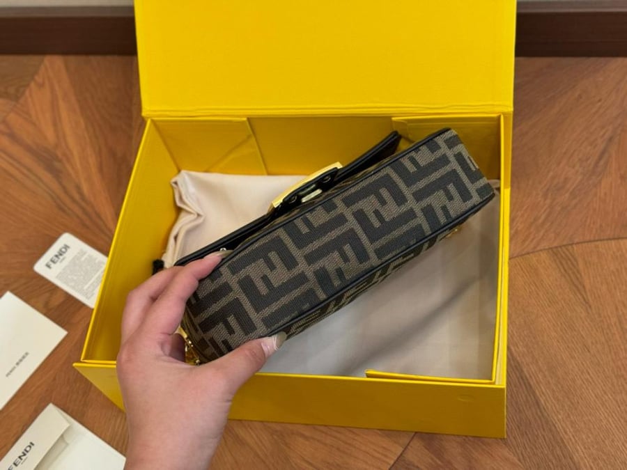 شنطة فندي باقيت Baguette حجم صغير