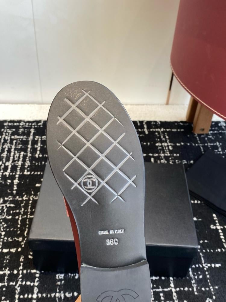 حذاء رسمي شانيل
