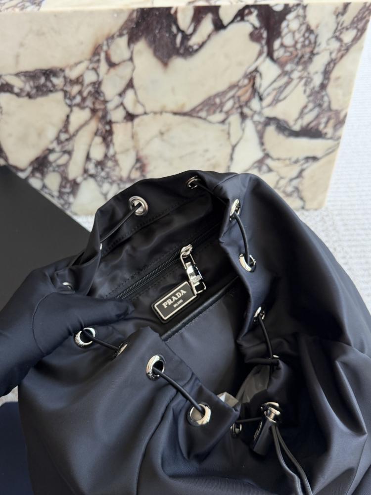 شنطة ظهر برادا ري-نايلون | Re-Nylon