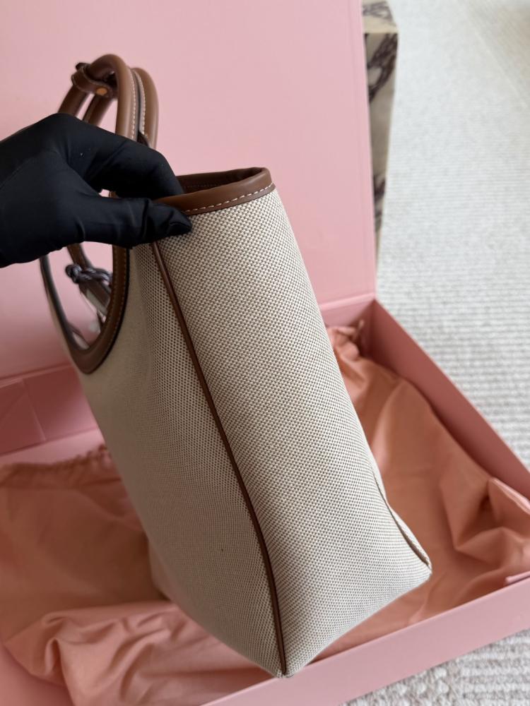 شنطة ميو ميو Miu Miu Ivy