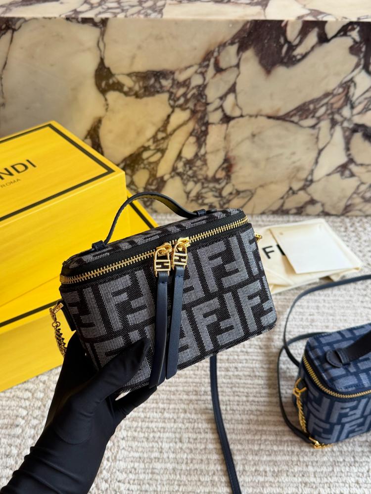 شنطة فندي فانيتي | Fendi Vanity (متوفرة بلونين)