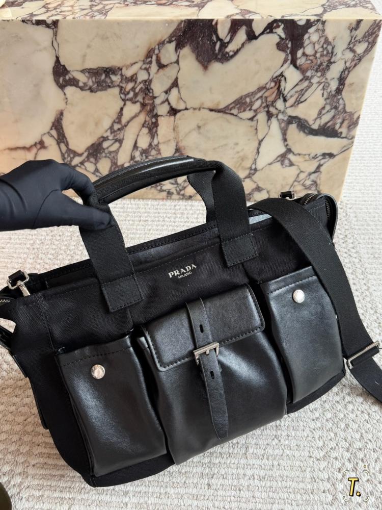 شنطة برادا روت لارج كانفاس وليذر | Route Large Canvas and Leather Tote (متوفرة بعدة الوان)