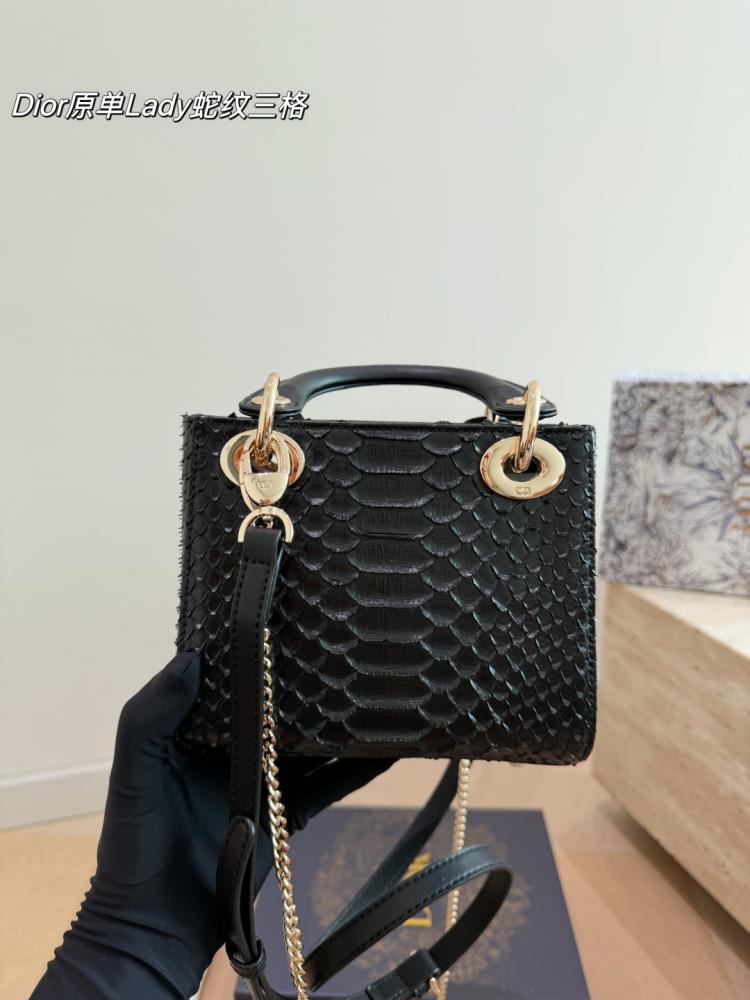 شنطة ديور  ليدي ديور | Lady Dior (متوفرة بحجمين)
