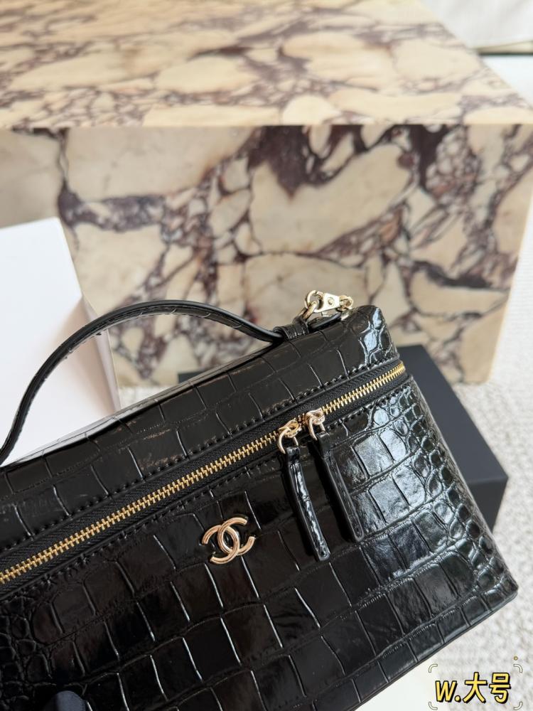 شنطة شانيل توب هاندل فانيتي | Top Handle Vanity Case (متوفرة بعدة الوان)