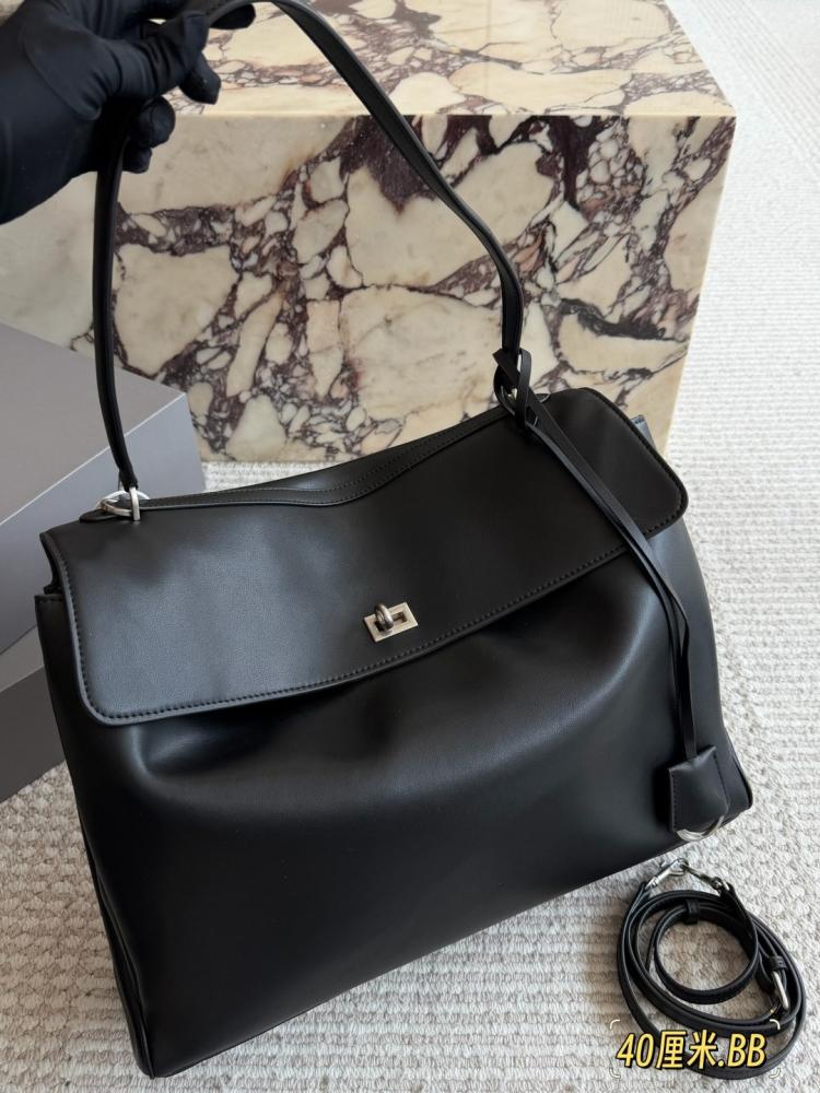 شنطة بالنسياغا Balenciaga Rodeo (متوفرة بعدة احجام)