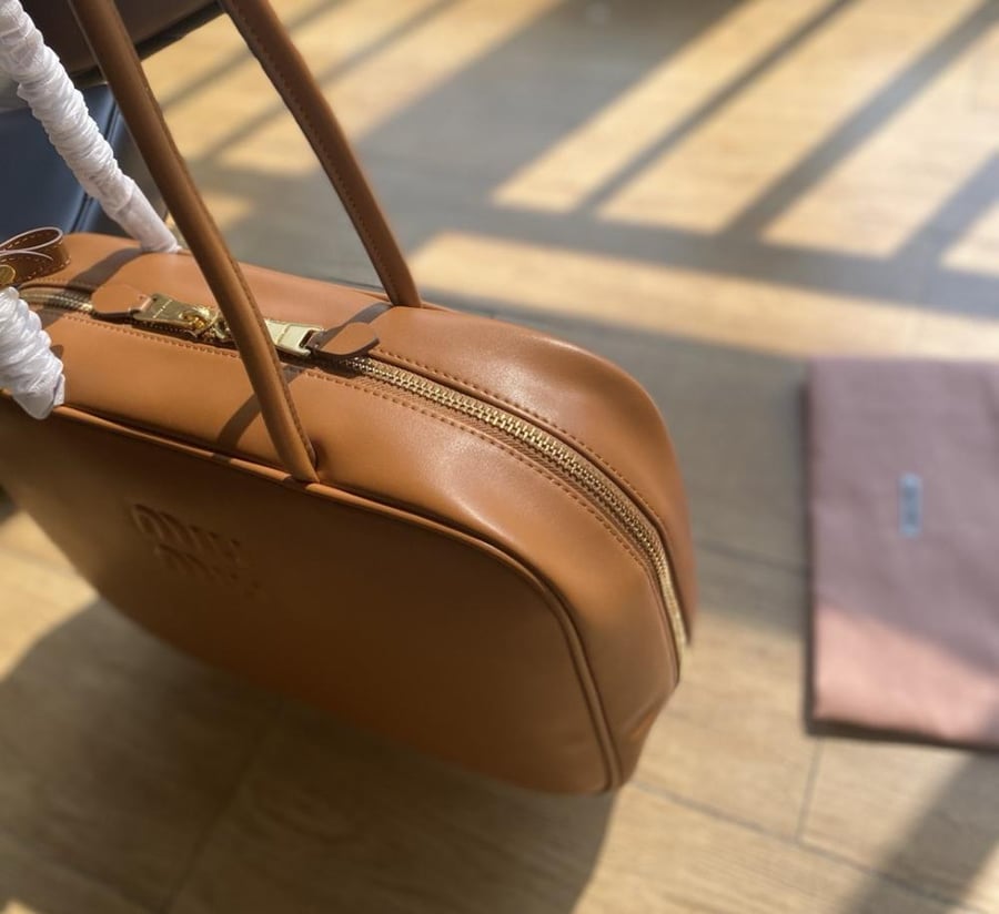 شنطة ميو ميو Beau كانفا 34cm