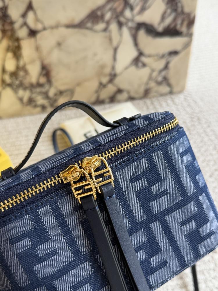 شنطة فندي فانيتي | Fendi Vanity (متوفرة بلونين)
