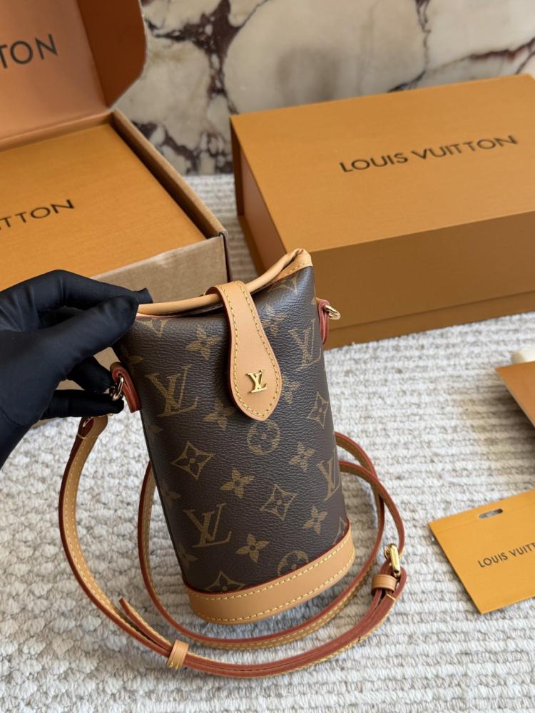 شنطة جوال لويس فيتون فولد مي Lv Fold me