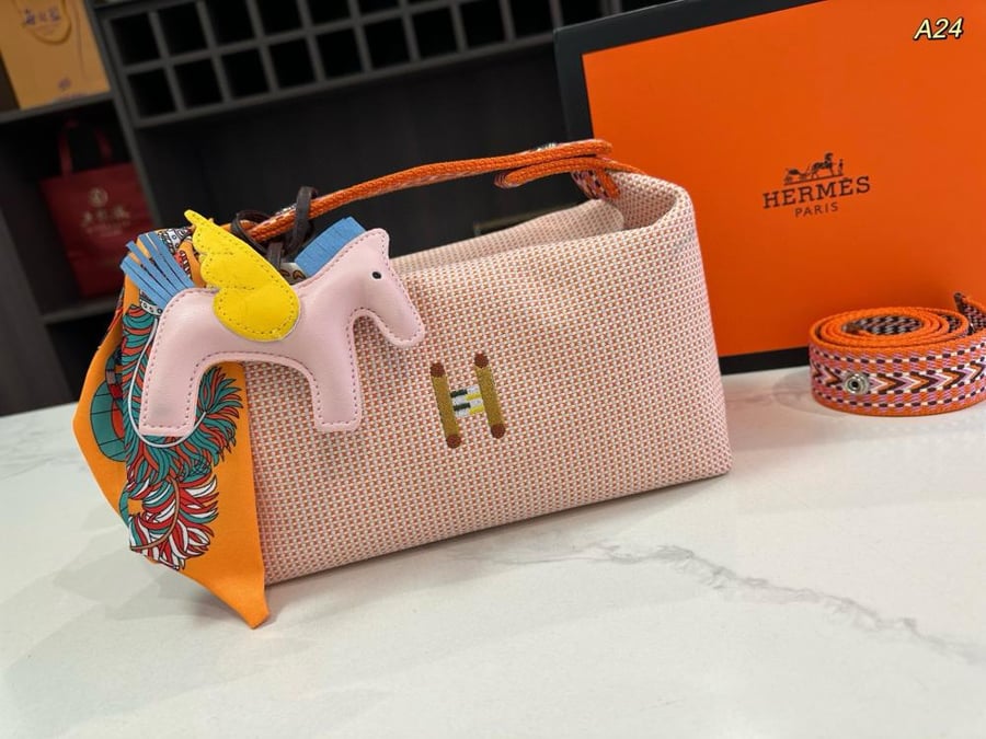 شنطة هرمز Trousse (متوفرة بعدة الوان)