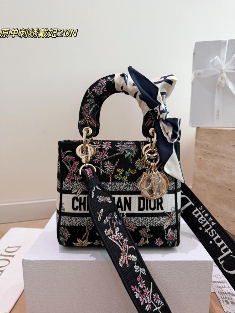 شنطة ديور 20cm ليدي ديور | Lady Dior (متوفرة بعدة الوان)