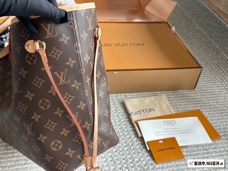 شنطة لويس فيتون نيفر فل Neverfull