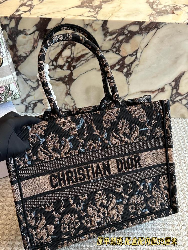 شنطة ديور Book tote