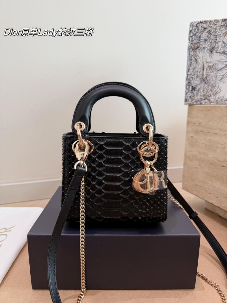 شنطة ديور  ليدي ديور | Lady Dior (متوفرة بحجمين)