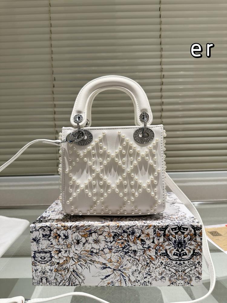 شنطة ليدي ديور 17cm Lady Dior (متوفرة بعدة الوان)