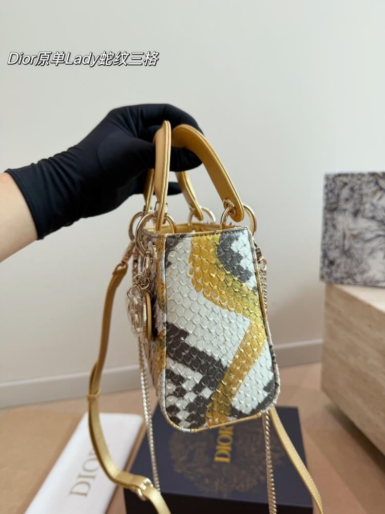 شنطة ديور  ليدي ديور | Lady Dior (متوفرة بعدة الوان)