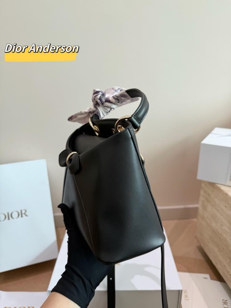 شنطة ديور سيغال | Cigale Bag (متوفرة بعدة الوان)