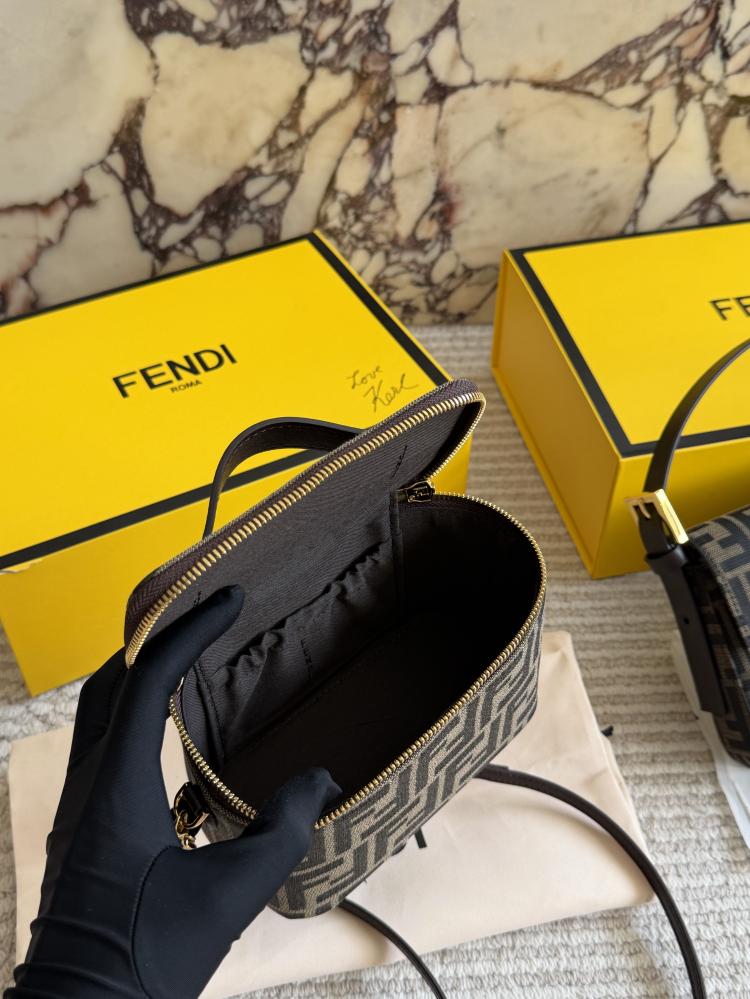 شنطة فندي فانيتي | Fendi Vanity
