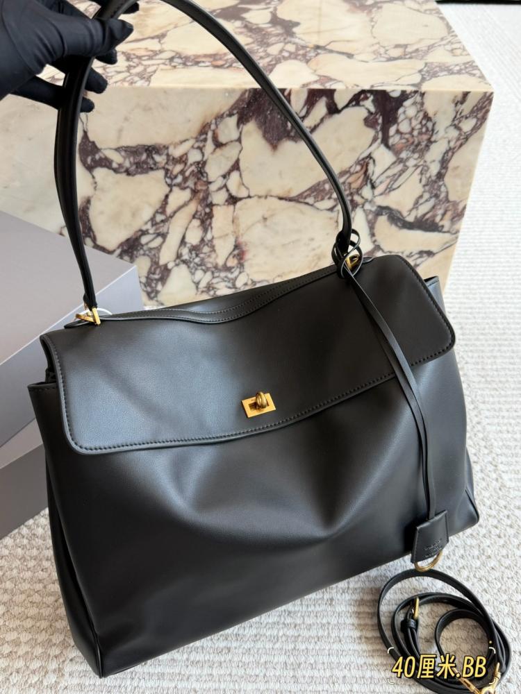 شنطة بالنسياغا Balenciaga Rodeo (متوفرة بعدة احجام)