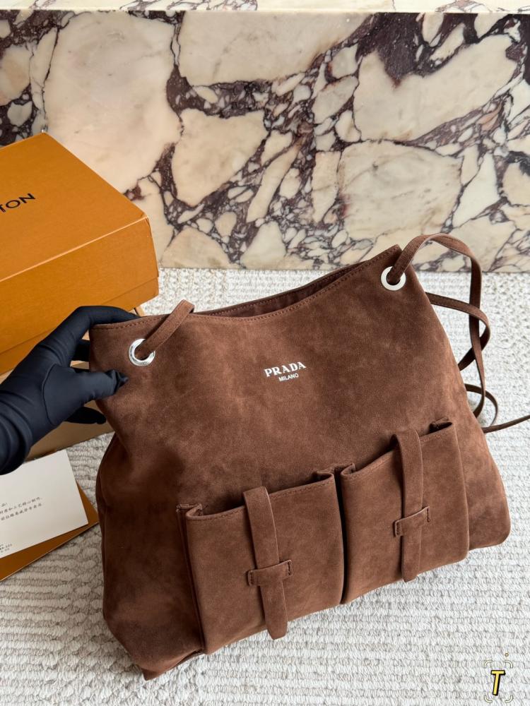 شنطة برادا روت لارج سويد | Route Large Suede