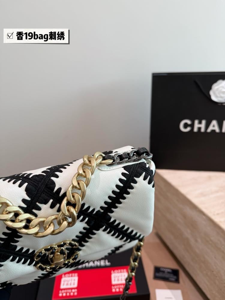 شنطة شانيل 19 | CHANEL 19 (متوفرة بعدة الوان)