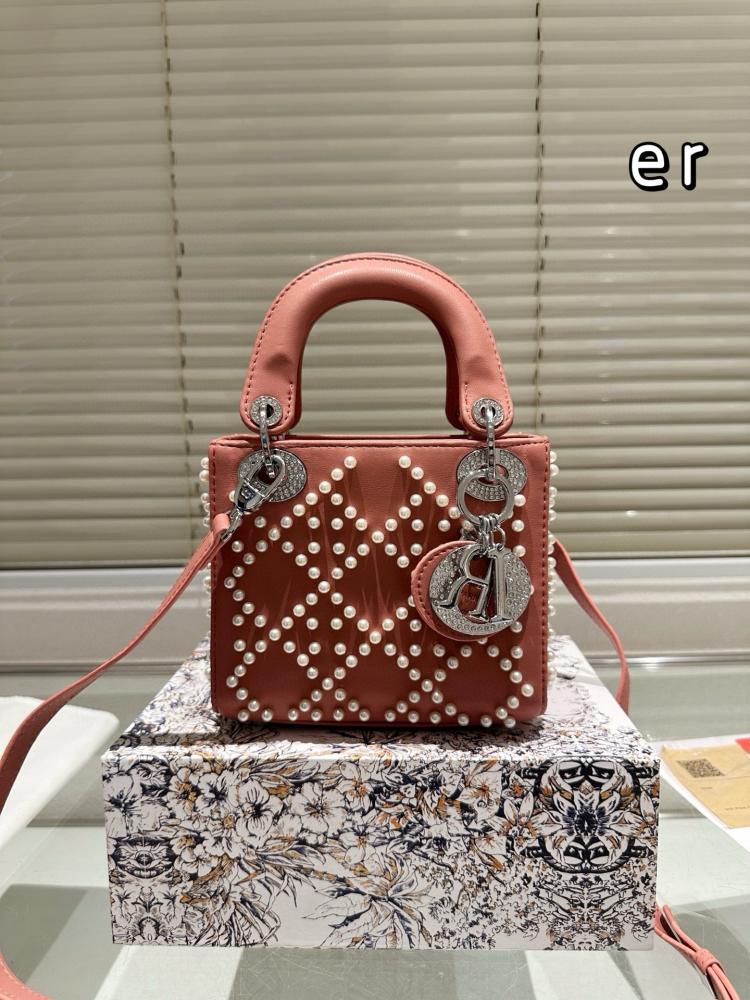 شنطة ليدي ديور 17cm Lady Dior (متوفرة بعدة الوان)