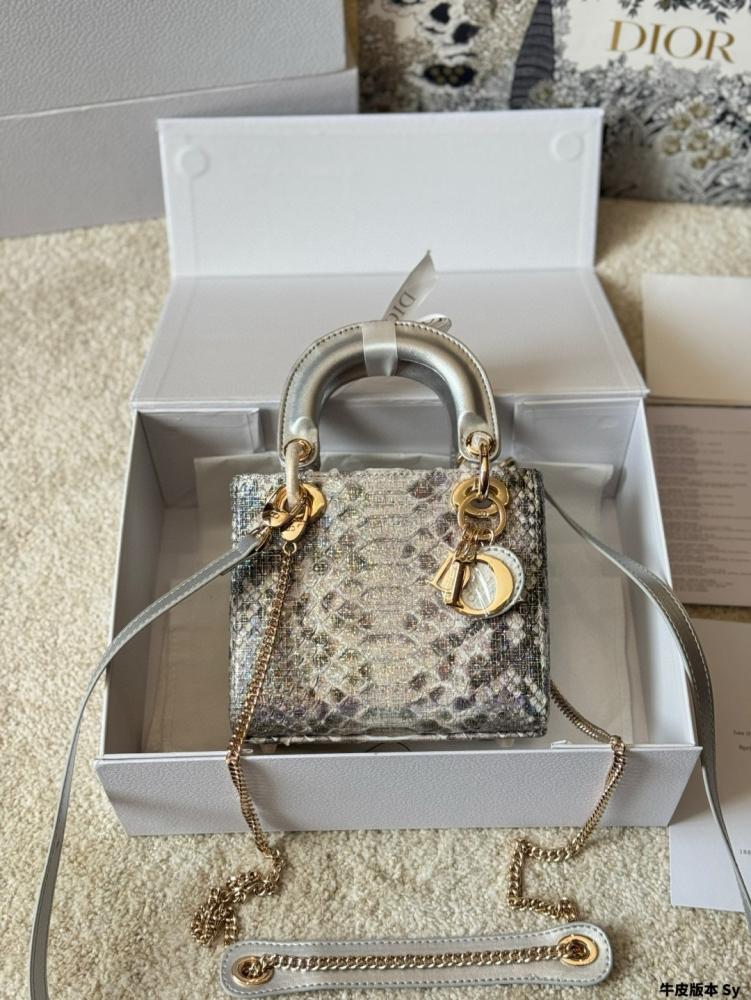 شنطة ليدي ديور 17cm Lady Dior (متوفرة بعدة الوان)