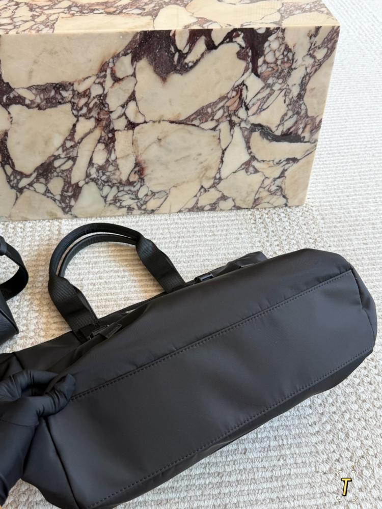 شنطة برادا ري-نايلون توت | Re-Nylon Tote