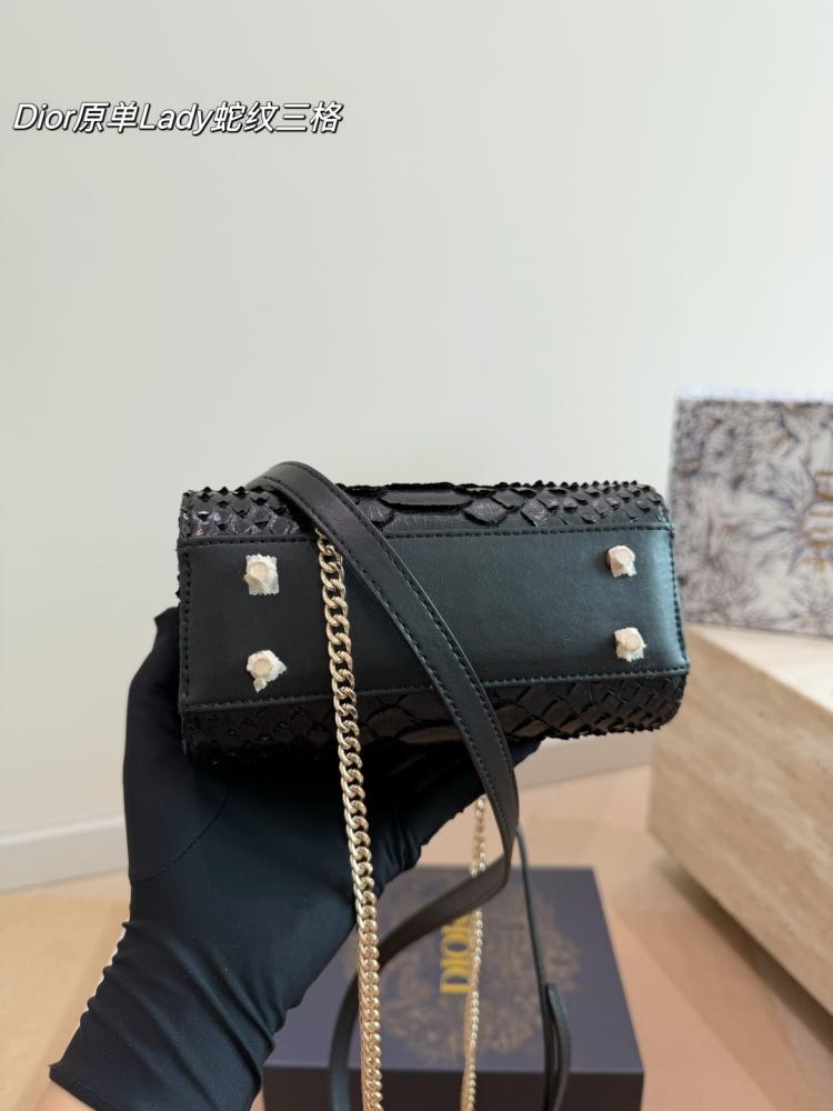 شنطة ديور  ليدي ديور | Lady Dior (متوفرة بحجمين)