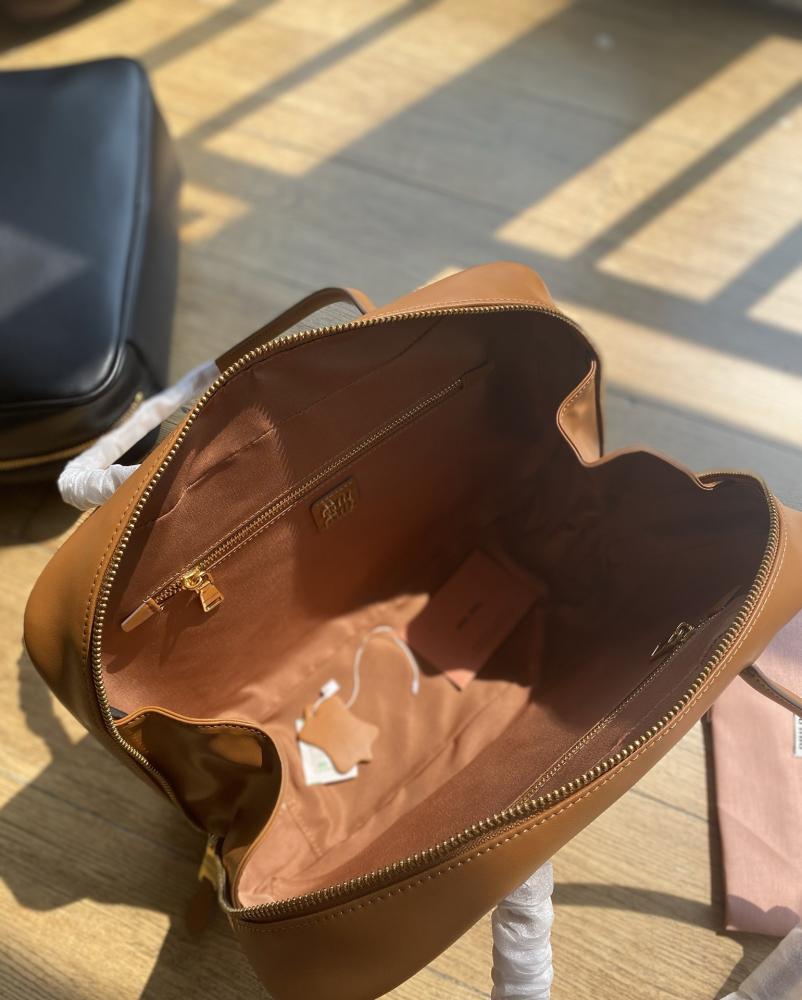 شنطة ميو ميو Beau كانفا 34cm