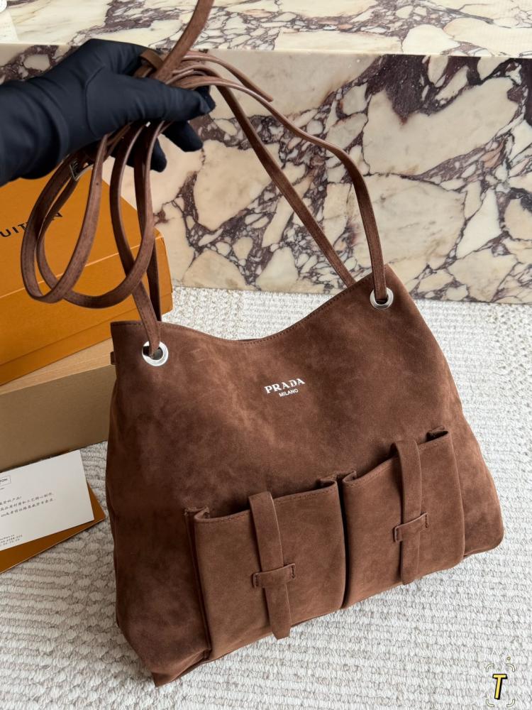 شنطة برادا روت لارج سويد | Route Large Suede