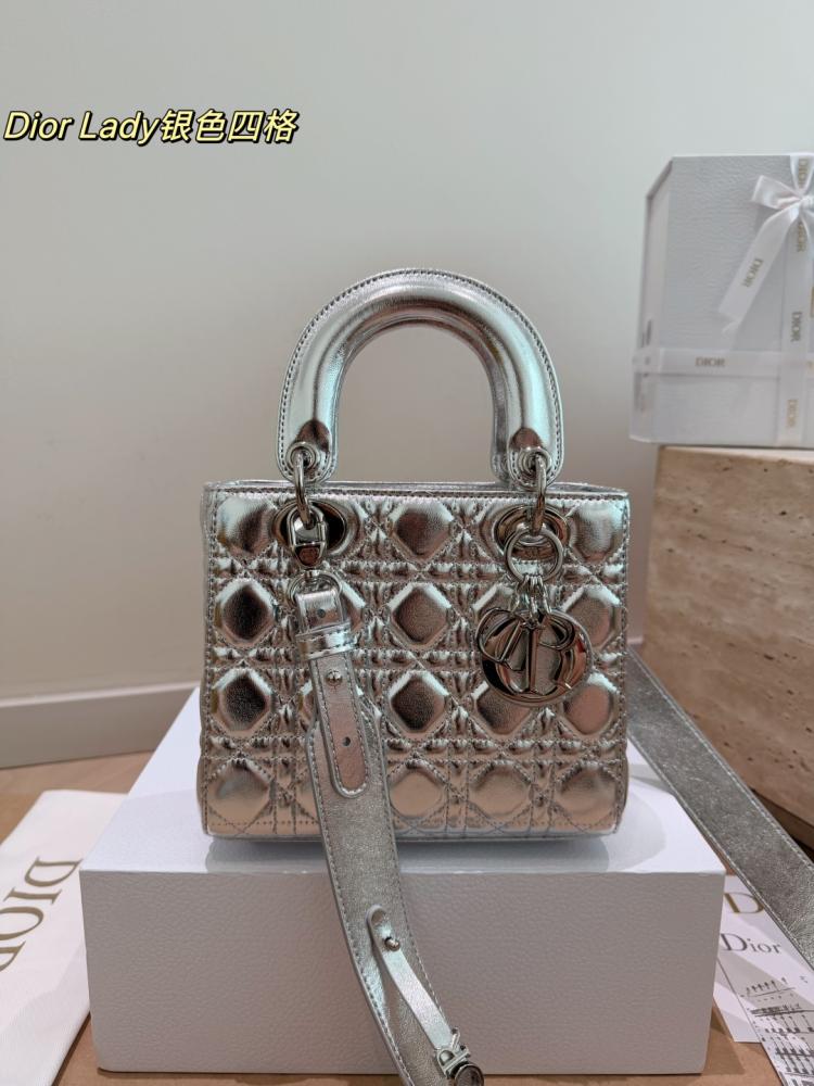 شنطة ديور ليدي ديور | Lady Dior (متوفرة بحجمين)