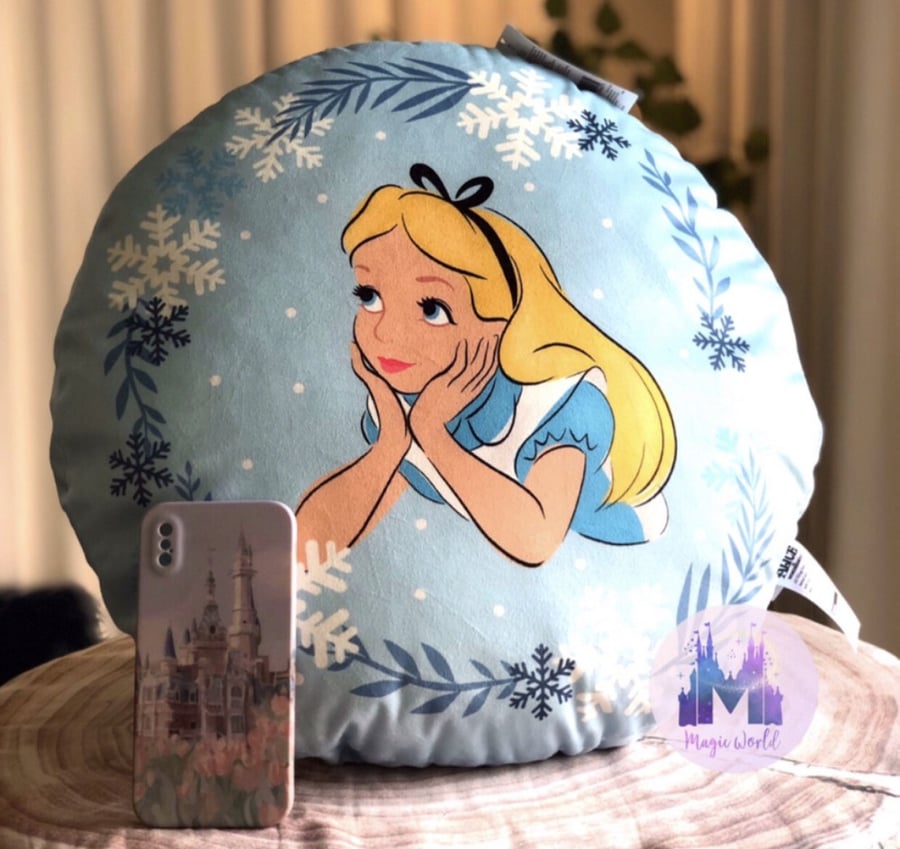 مخدة أليس في بلاد العجائبAlice in wonderland