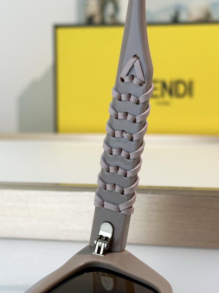 نظارات فندي (FENDI)