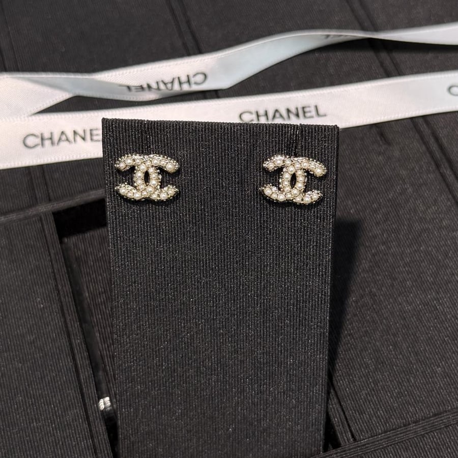 أقراط شانيل (Chanel)