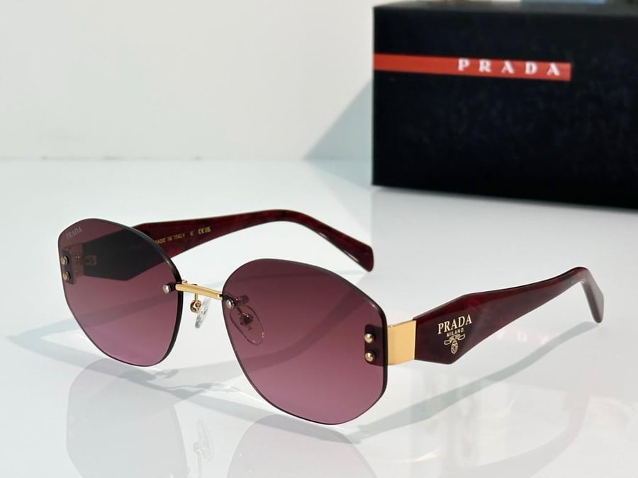 نظارات برادا (PRADA) الشمسية